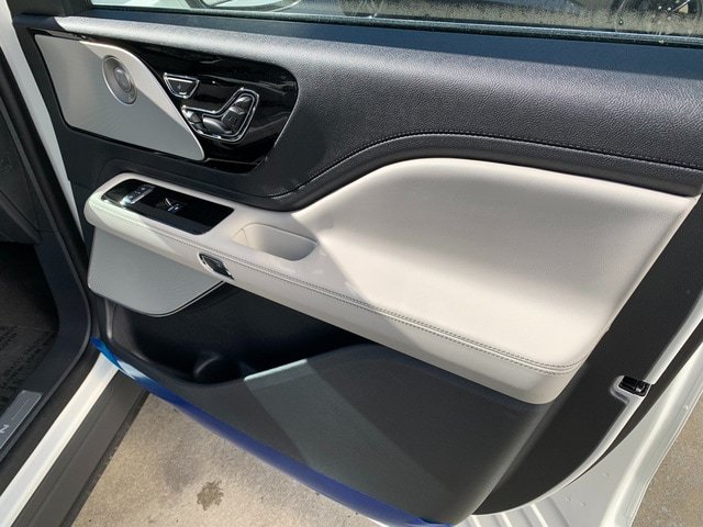 New 2026 Lincoln Aviator Reserve AWD/4WD image 13