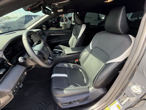 Used 2026 Toyota Camry SE w/ Multimedia Upgrade Package image 29