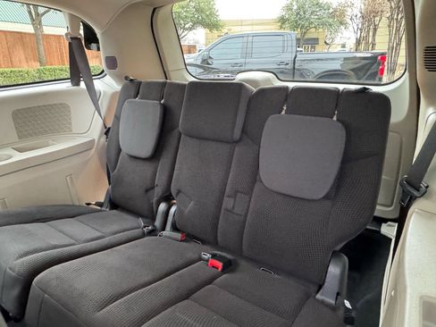 Used 2018 Dodge Grand Caravan SE w/ UConnect Hands-Free Group image 29