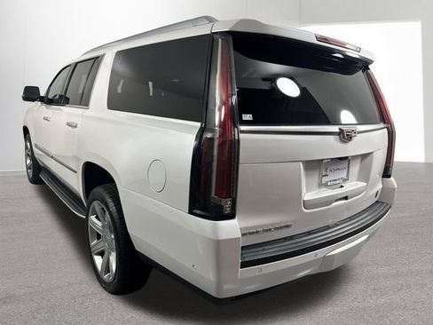 Used 2019 Cadillac Escalade ESV Luxury AWD/4WD image 31