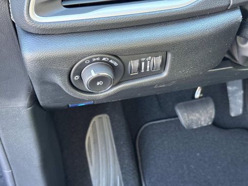 New 2026 Chrysler Pacifica Select w/ S Appearance Package FWD image 24