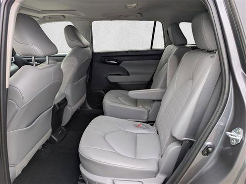 Certified 2021 Toyota Highlander XLE image 15