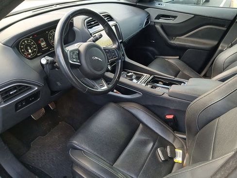 Used 2019 Jaguar F-PACE S image 4