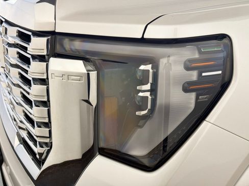 Used 2025 GMC Sierra 2500 Denali w/ Denali Reserve Package image 10