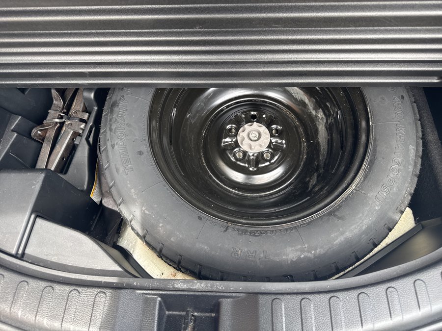 Used 2018 Toyota RAV4 XLE AWD/4WD image 39