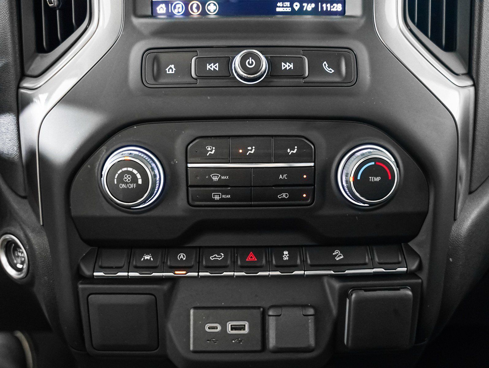 Used 2024 Chevrolet Silverado 1500 Custom Trail Boss w/ Turbomax Blackout Package AWD/4WD image 17