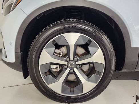 Certified 2026 Volvo XC40 B5 Plus AWD/4WD image 8