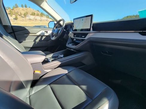 Used 2025 Ford Explorer Active w/ Active Comfort Package image 31