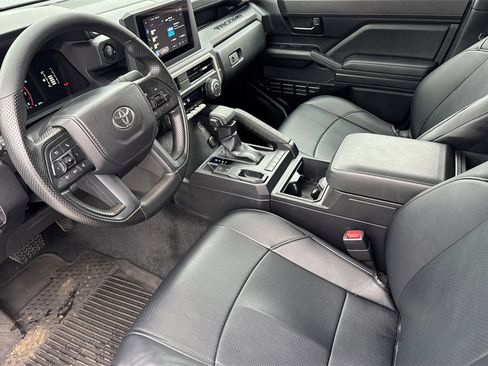 Used 2025 Toyota Tacoma SR image 9