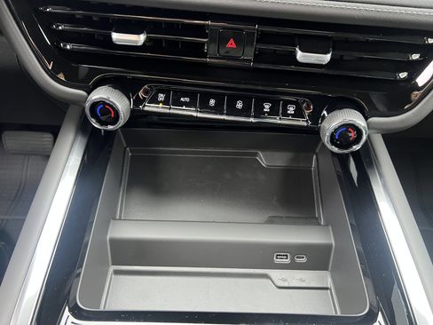 New 2026 Chevrolet Suburban LS image 8