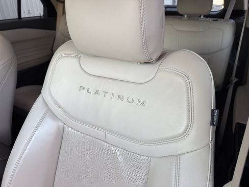 Used 2023 Ford Explorer Platinum w/ Premium Technology Package AWD/4WD image 25