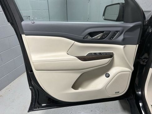 Used 2020 GMC Acadia Denali w/ Trailering Package image 8