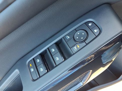 New 2025 Nissan Pathfinder SV image 17