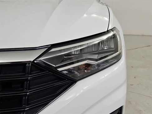 Certified 2020 Volkswagen Jetta R-Line image 10