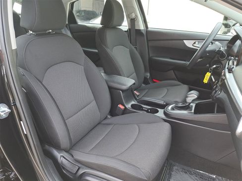 Used 2024 Kia Forte LXS image 10