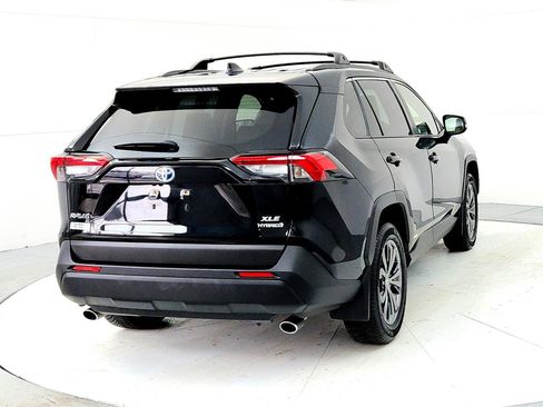Used 2023 Toyota RAV4 XLE Premium image 5