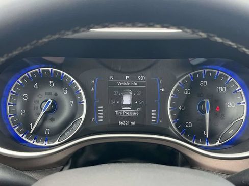 Used 2023 Chrysler Voyager LX FWD image 33