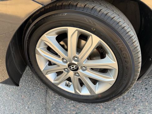 Used 2016 Hyundai Elantra SE w/ Option Group 02 FWD image 14