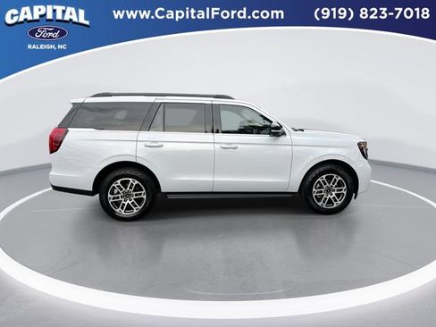 Used 2025 Ford Expedition Active AWD/4WD image 9
