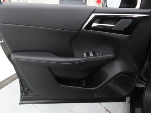 New 2026 Mitsubishi Outlander SE FWD image 10
