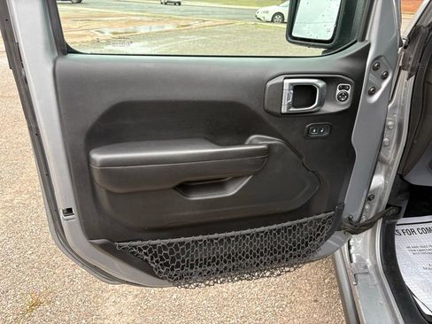 Used 2018 Jeep Wrangler Unlimited Rubicon w/ Steel Bumper Group AWD/4WD image 9