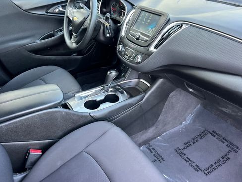 Used 2018 Chevrolet Malibu LT FWD image 16