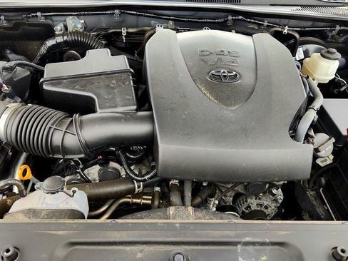 Used 2019 Toyota Tacoma SR5 AWD/4WD image 25