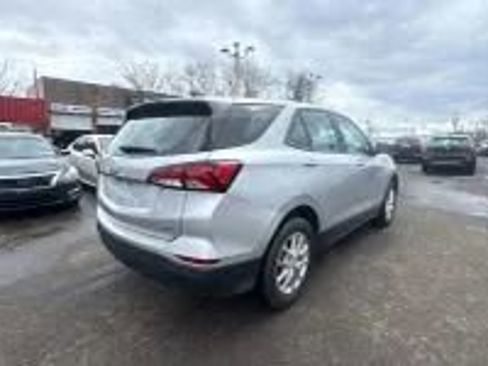Used 2022 Chevrolet Equinox LS AWD/4WD image 4