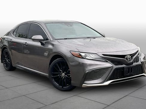Used 2021 Toyota Camry XSE FWD image 3