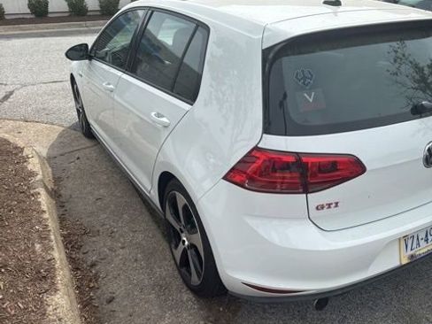 Used 2017 Volkswagen GTI SE image 1