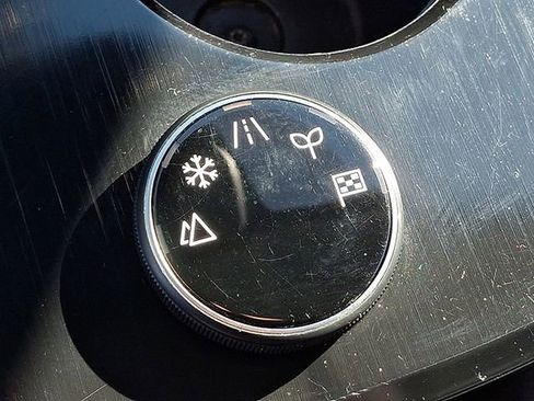 Used 2024 Nissan Rogue S image 23