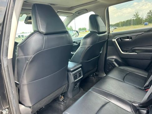 Used 2019 Toyota RAV4 XLE Premium w/ Cold Weather Package AWD/4WD image 18