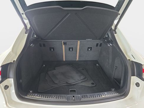 Used 2022 Porsche Macan AWD/4WD image 30
