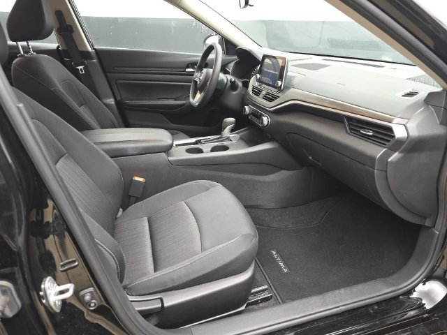 Used 2025 Nissan Altima 2.5 SV FWD image 28
