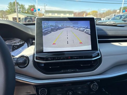 Used 2025 Jeep Compass Limited image 12