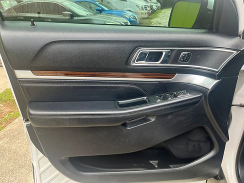 Used 2018 Ford Explorer Limited w/ Equipment Group 301A AWD/4WD image 16