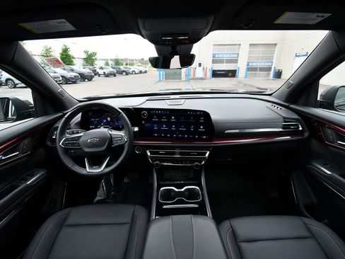 Used 2025 Chevrolet Traverse Z71 w/ Enhanced Driving Package AWD/4WD image 3