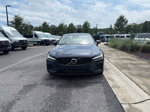 Used 2022 Volvo S60 T8 R-Design Expression w/ Advanced Package image 8