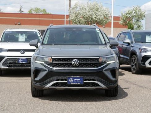 Certified 2023 Volkswagen Taos SE w/ Panoramic Sunroof Package AWD/4WD image 2