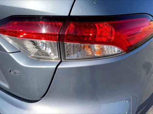 Used 2022 Toyota Corolla LE image 29