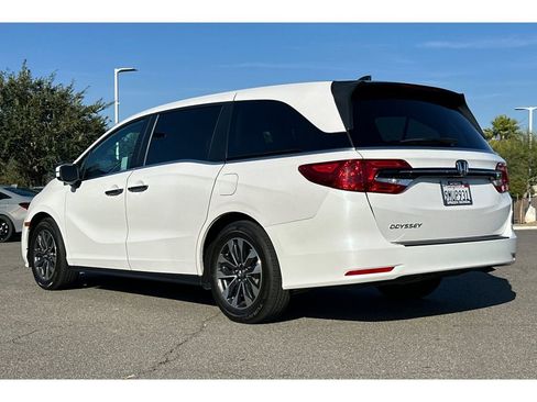 Used 2024 Honda Odyssey EX-L image 3
