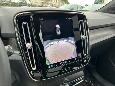 Used 2023 Volvo XC40 Recharge Plus image 31