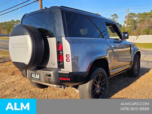 Used 2022 Land Rover Defender 90 X-Dynamic S image 7