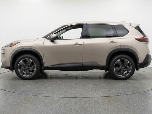 Used 2025 Nissan Rogue SV image 5