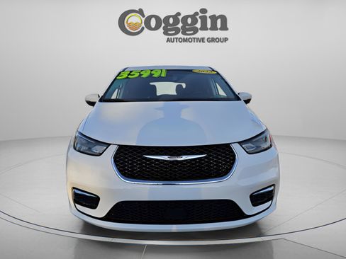 Used 2023 Chrysler Pacifica Touring-L image 7