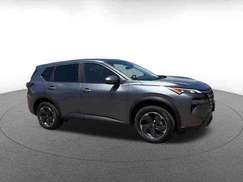Used 2025 Nissan Rogue SV FWD image 2