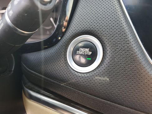 Used 2019 Cadillac XT5 FWD image 24