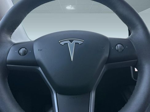 Used 2024 Tesla Model Y Long Range AWD/4WD image 16