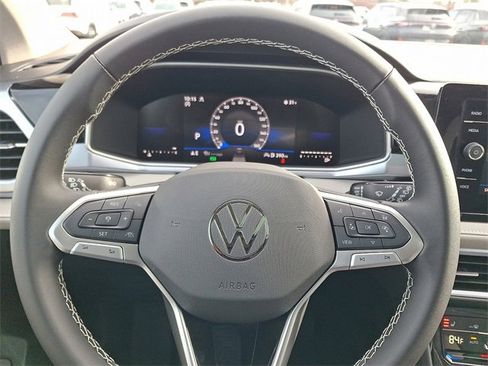 New 2026 Volkswagen Taos SE image 10