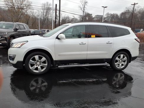 Used 2017 Chevrolet Traverse Premier image 2